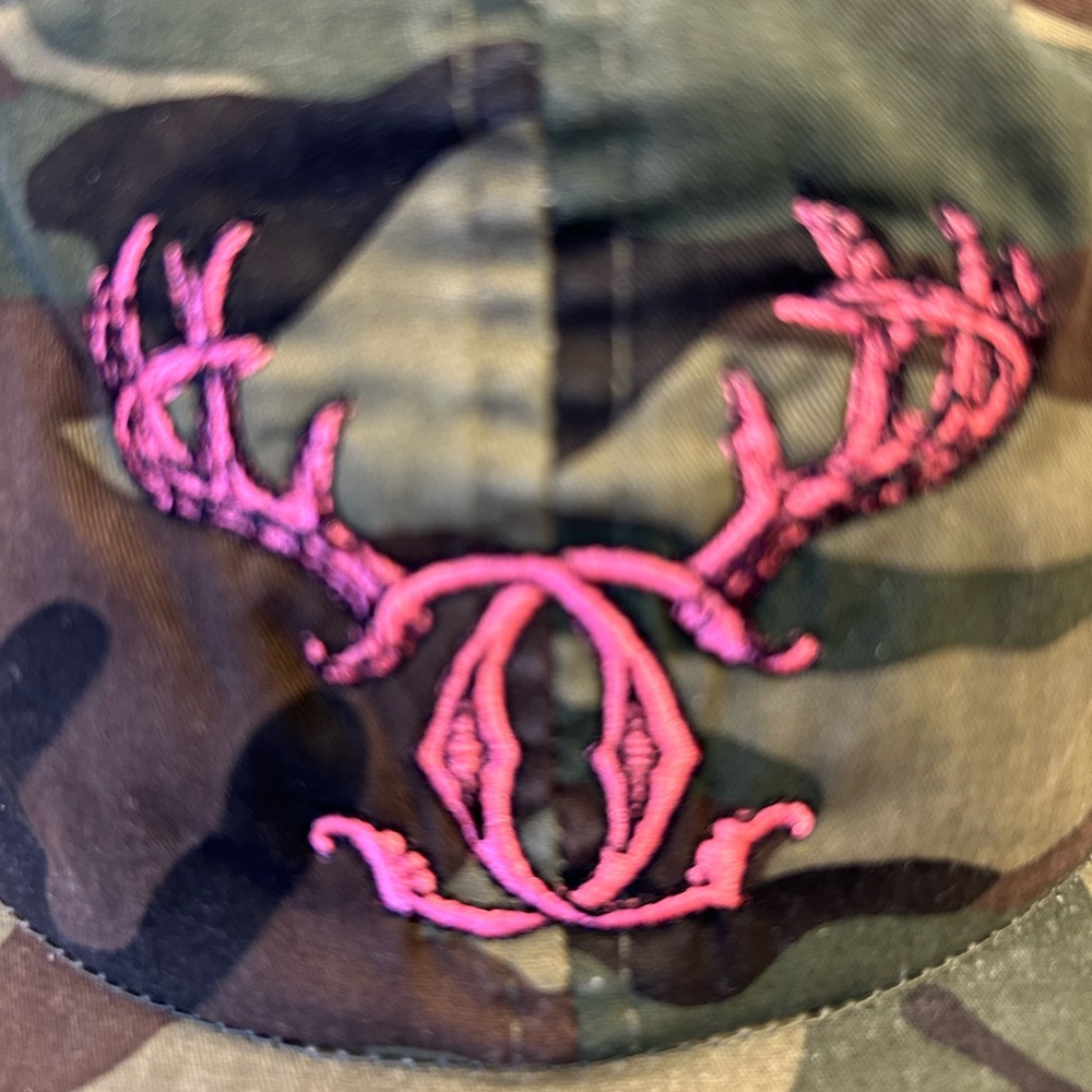 Ahead camo hat with pink embroidered antlers NWT, adjustable size, lightweight - Picture 2 of 10
